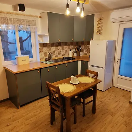 Apartment Lena Postira